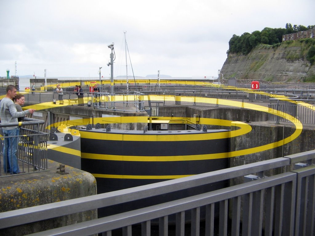 The yellow rings of cardiff bay barage Penarth Public Art by cowbridgeguide.co.uk