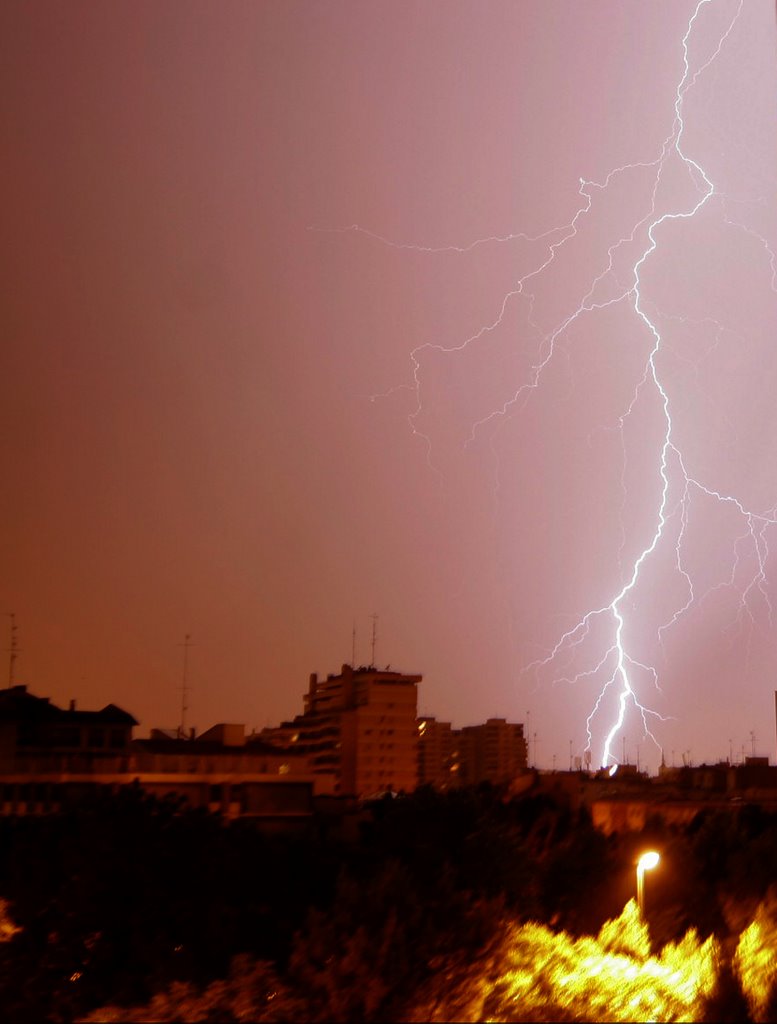 Tormenta en Zaragoza by D.Vieytes