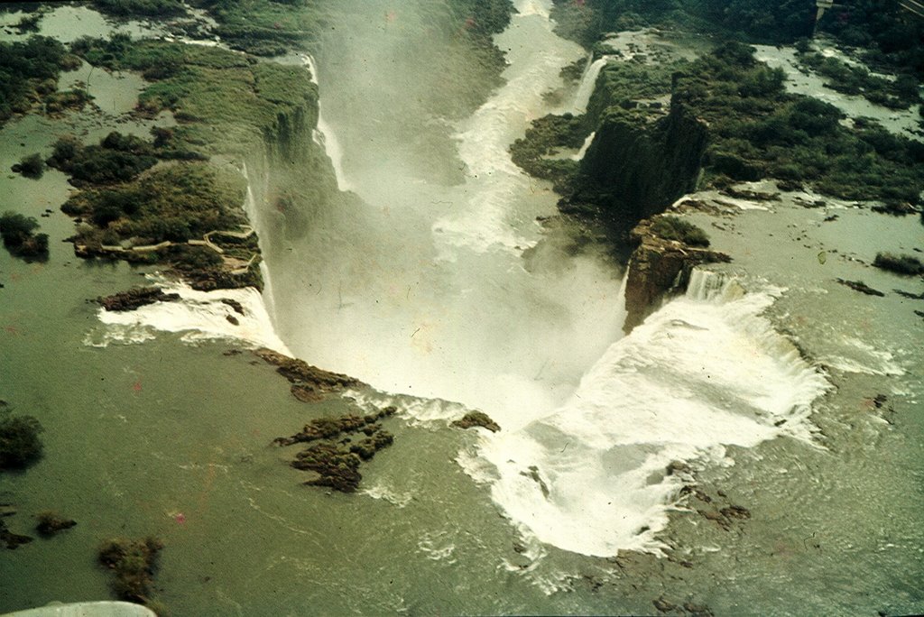 Cataratas del Iguazu, Misiones , Argentina by Armando Buira