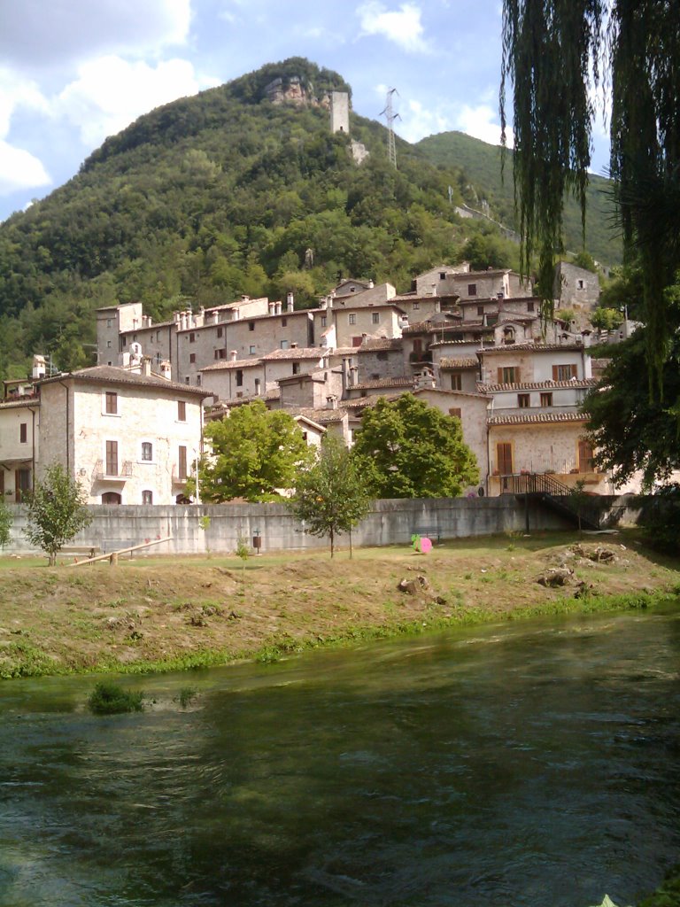 Scheggino dal fiume Nera by sassatokiero