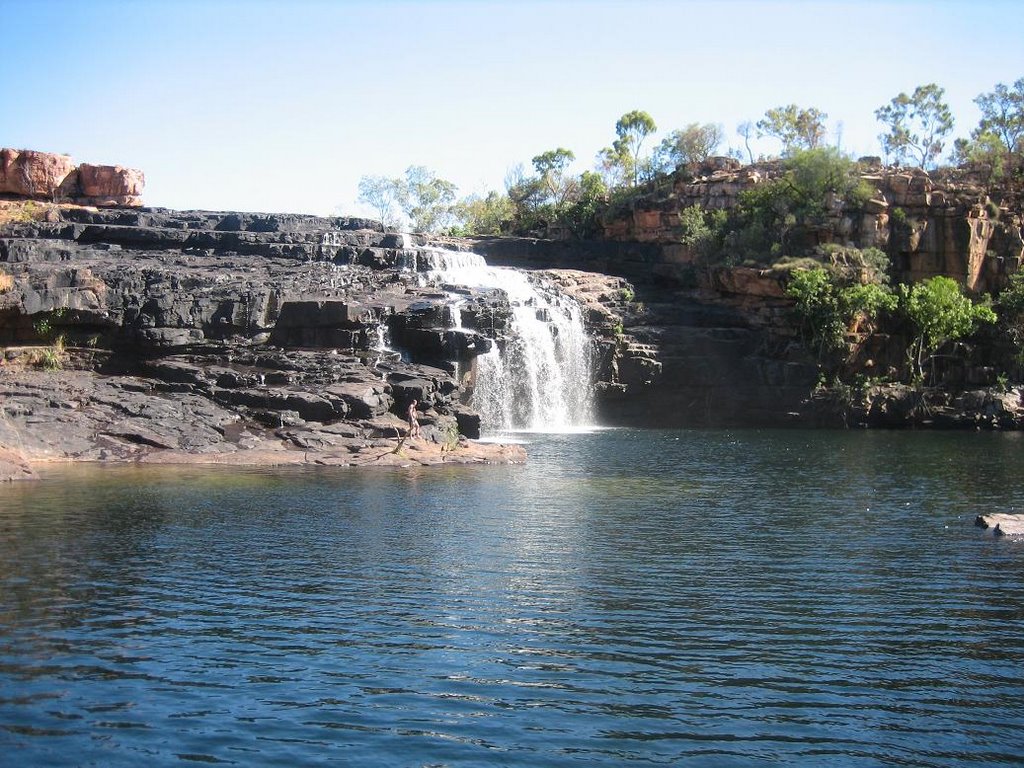 Manning Gorge waterfall by Ted Middleton