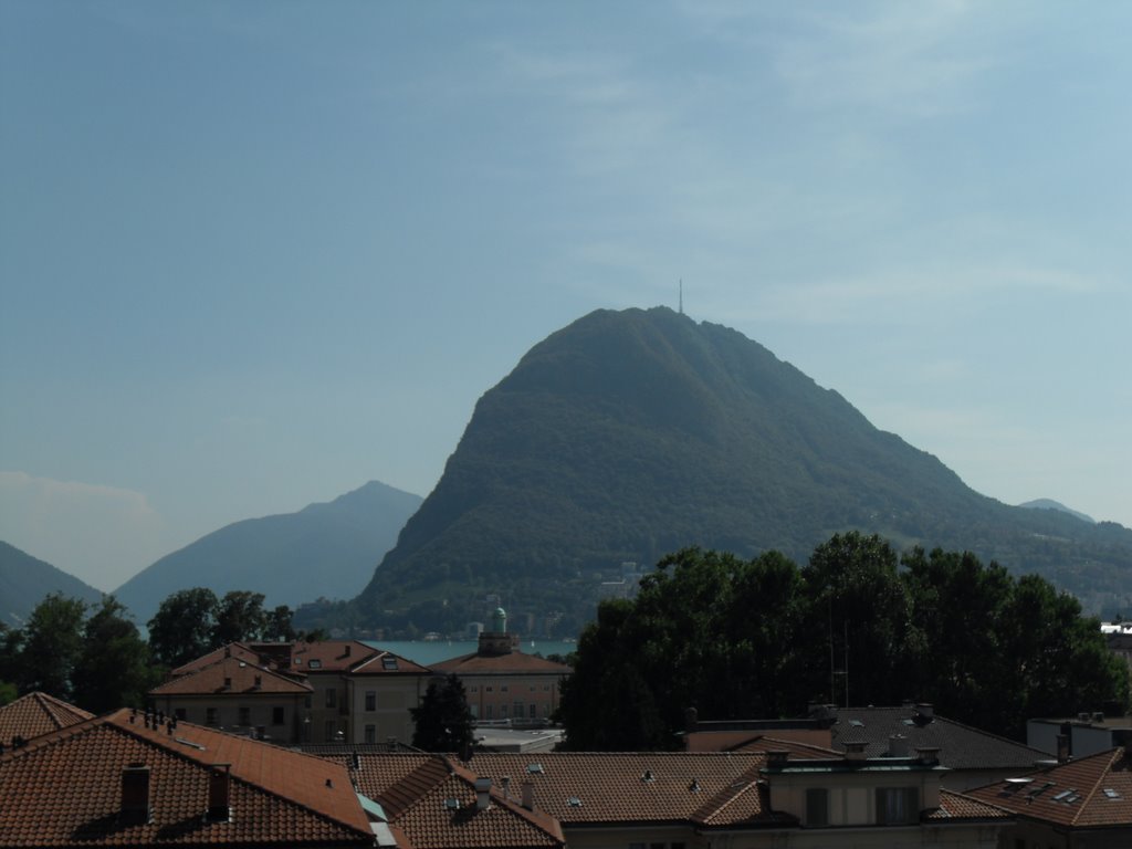 Vista S.Salvatore da tetto by Giuseppe Baratta