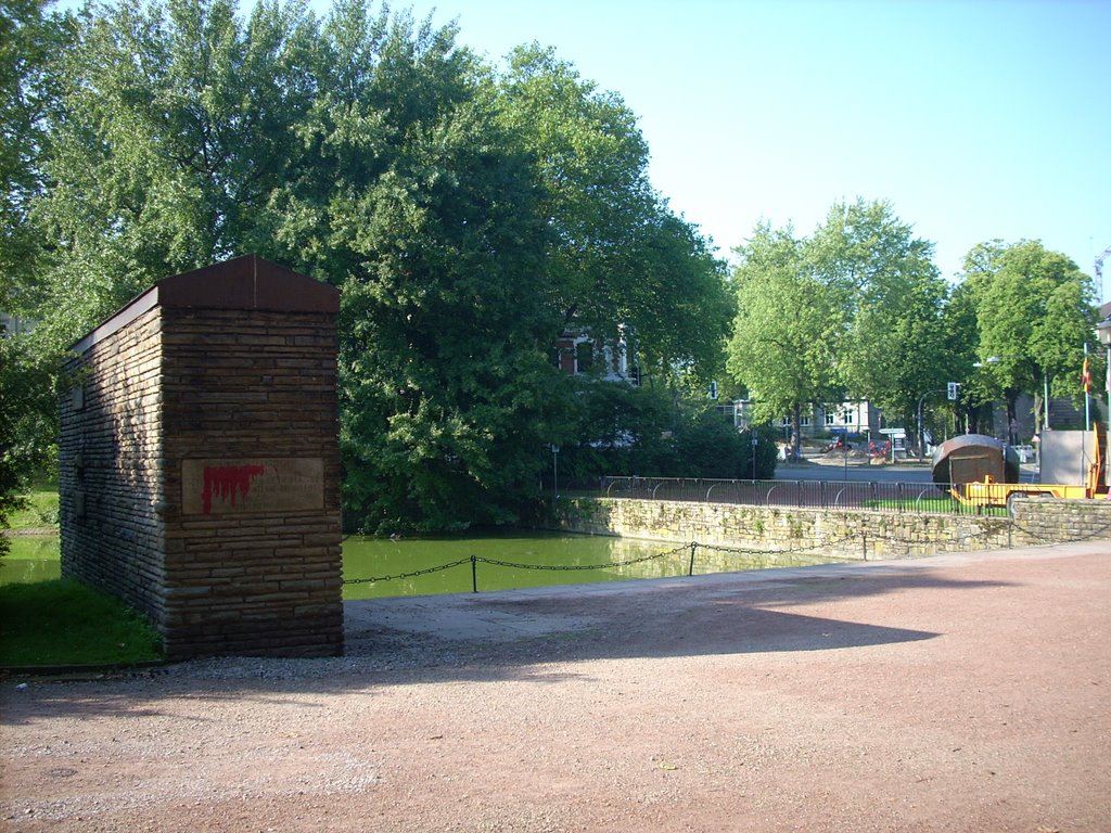 Bochum (Kriegerdenkmal am Stadtpark/zu Ehren der „im Weltkriege 1914-1918 gebliebenen Helden des 4. Magdeburgischen Infanterie-Regiments Nr. 67“,wurde im August 1935 eingeweiht.) August 2009 by DortmundWestfalica