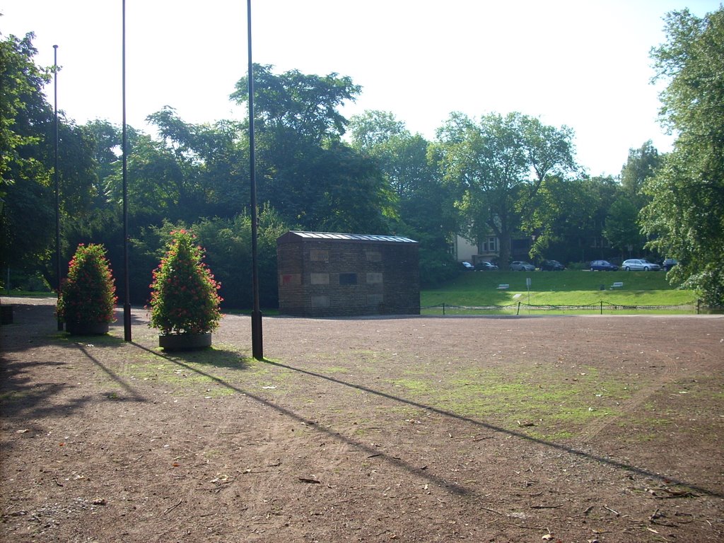 Bochum (Kriegerdenkmal am Stadtpark/zu Ehren der „im Weltkriege 1914-1918 gebliebenen Helden des 4. Magdeburgischen Infanterie-Regiments Nr. 67“,wurde im August 1935 eingeweiht.) August 2009 by DortmundWestfalica