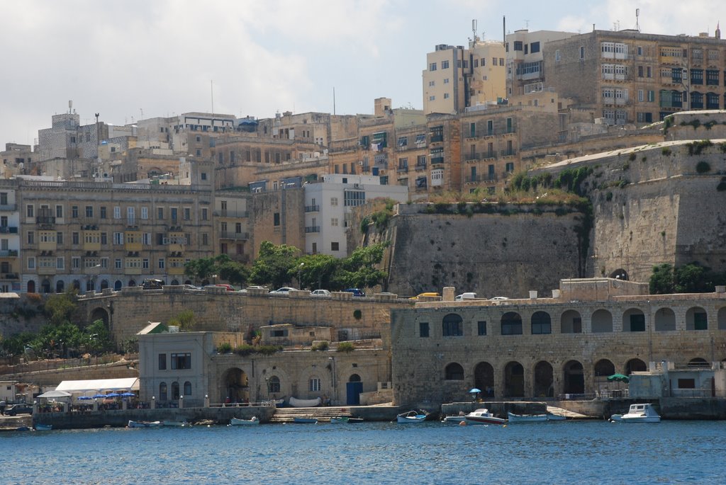 La Valletta desde la bahía by Ser Viajero