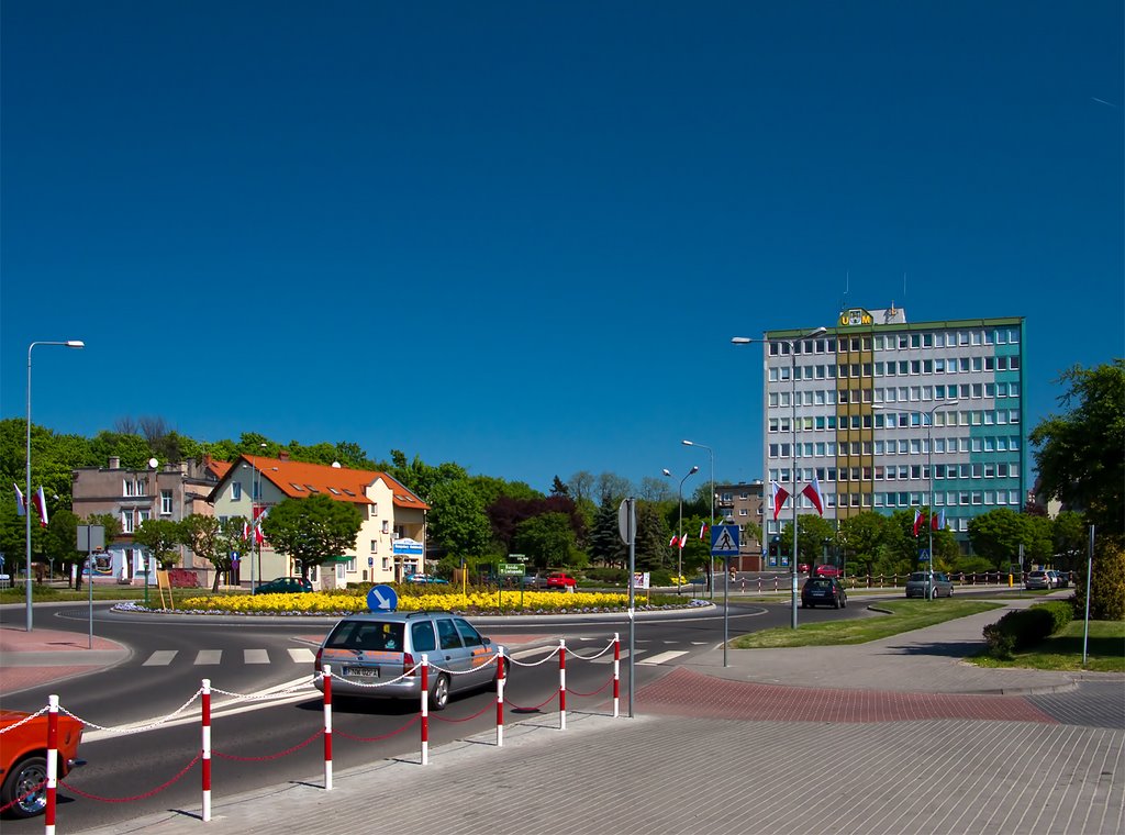 11 Listopada roundabout and city hall by tb808