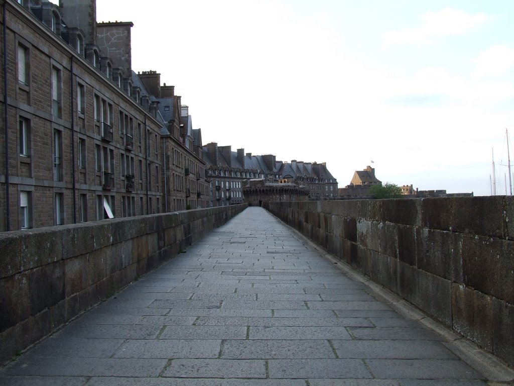 Saint Malo - balade sur les remparts est - vue vers le nord - 05/2007 by jipo