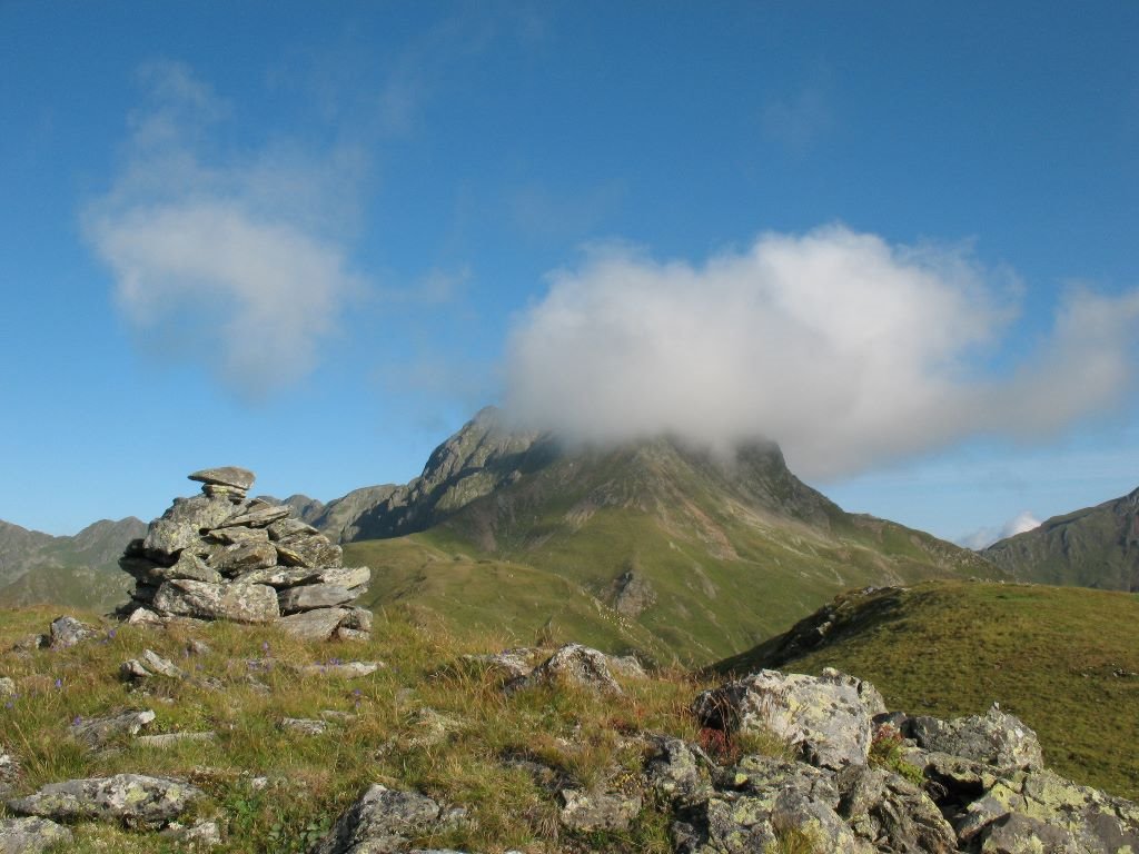 Der Grakofel - wie so oft mit Wolkenhaube by Norbert Steinwendner