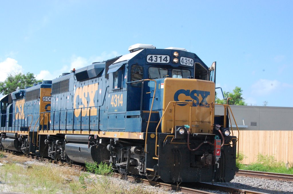 Local Horsepower, CSX 4314 [GP39-2] & 6061 [GP 40-2] by CMCarroll