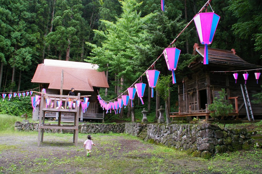 秋山郷 村祭り準備中 (2009.8/13) by Japan Fam