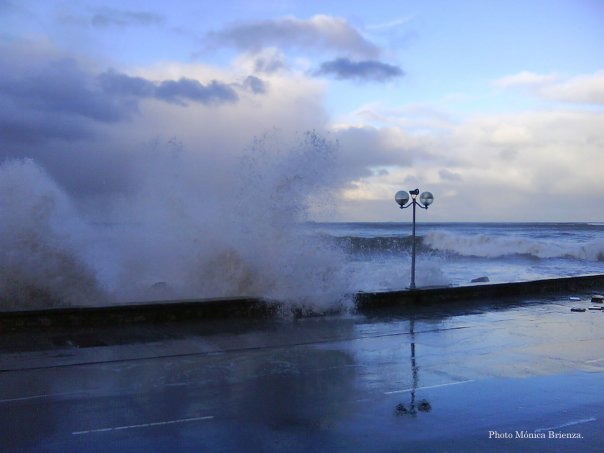 Tormenta en Mar del Plata, Buenos Aires, Argentina, South America by GWBarrientos