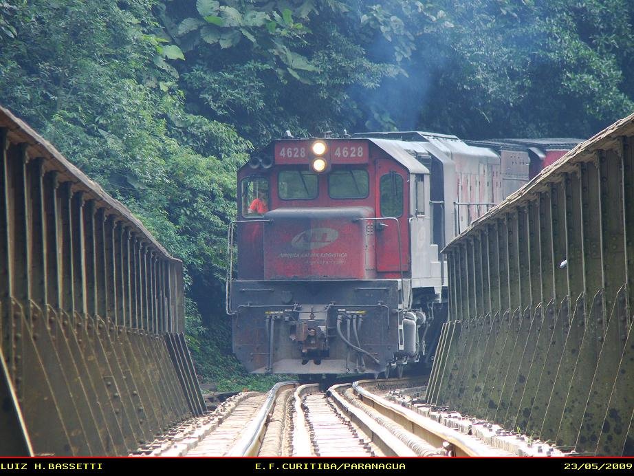 Trem na Ponte São João by Luiz H. Bassetti