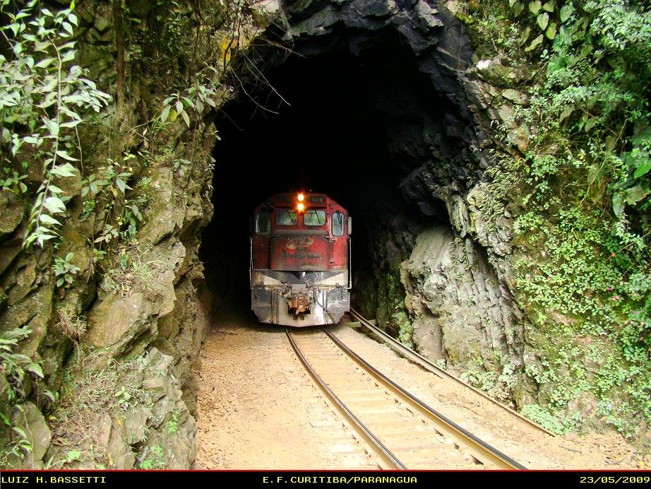 Trem no Tunel by Luiz H. Bassetti