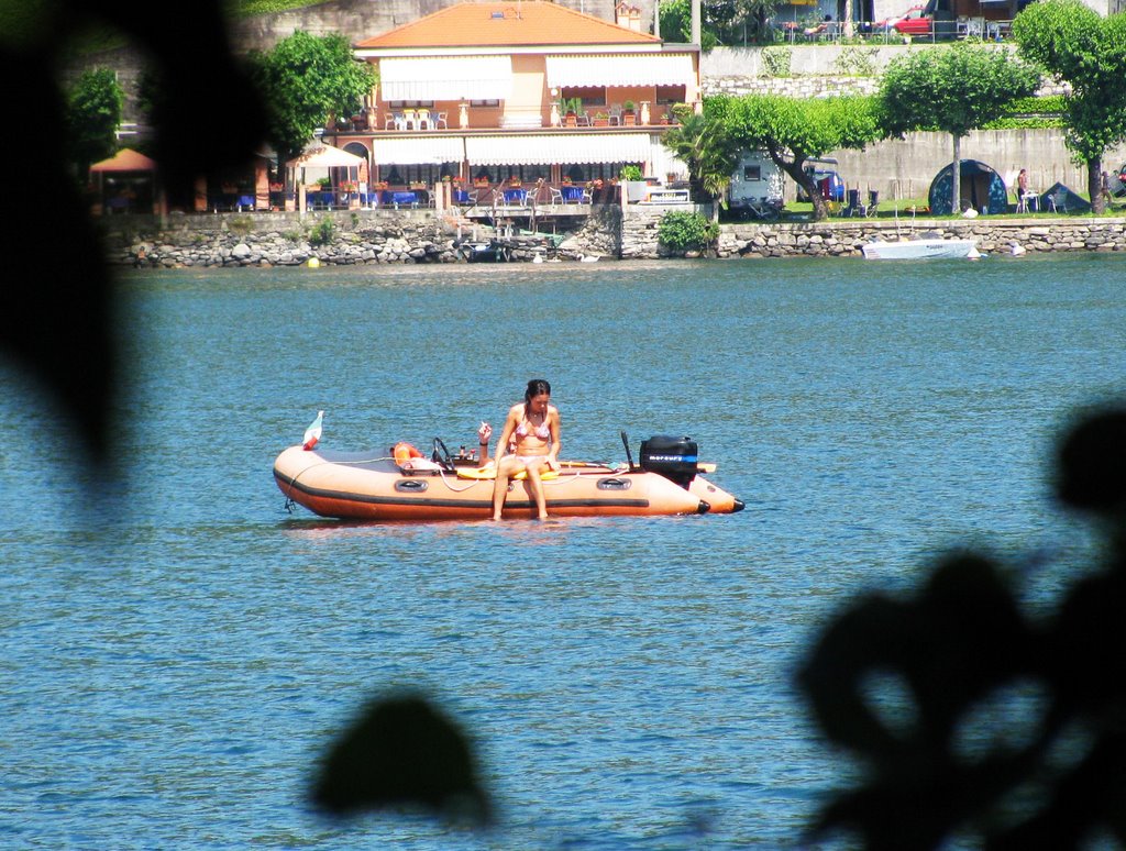 E adesso ?.......(Gommon Baby, Orta San Giulio, riva nord-est) by Marco Carnelli