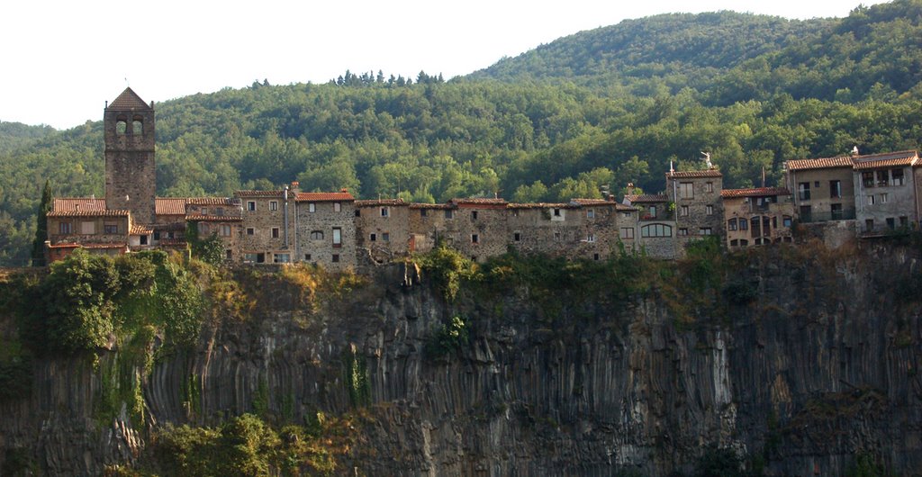 Castellfollit de la Roca by friedrich graffmann