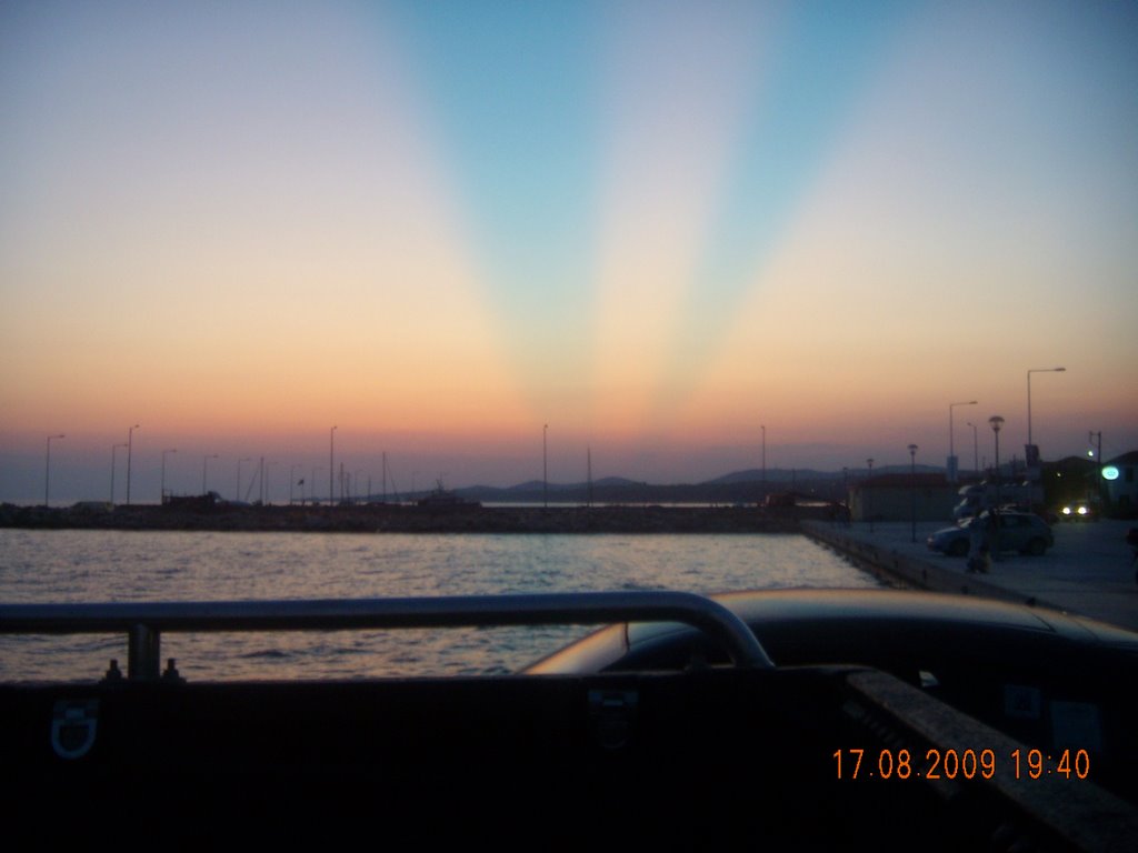 Σπάνιο ηλιοβασίλεμα στη Νικήτη - Rare sunset at Nikiti by Kouv Bask