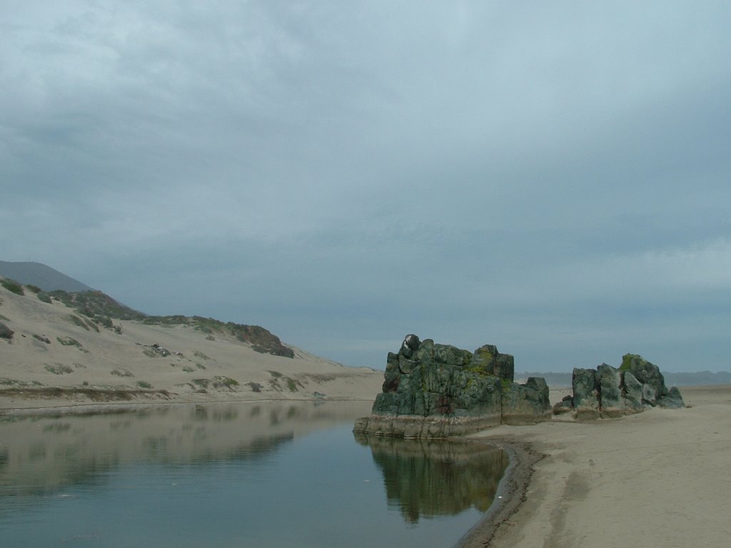 Pichidangui lagoon by yoyotronic