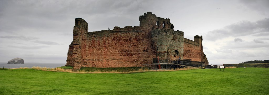 Tantallon Castle Panorama by fillupbee1