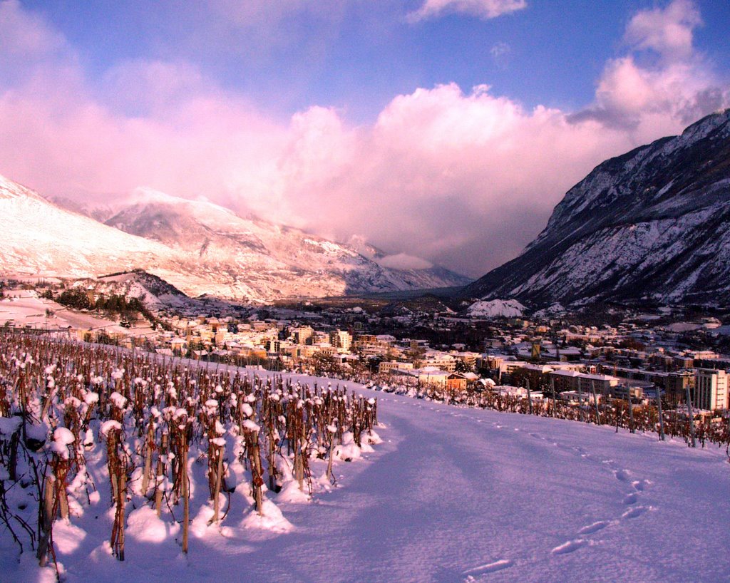 Sierre - fin du jour un soir de décembre by Charly-G. Arbellay