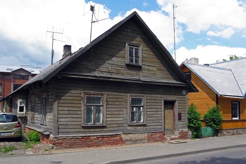 Trakai, Lituania. This one needs paint. by Eivind Friedricksen