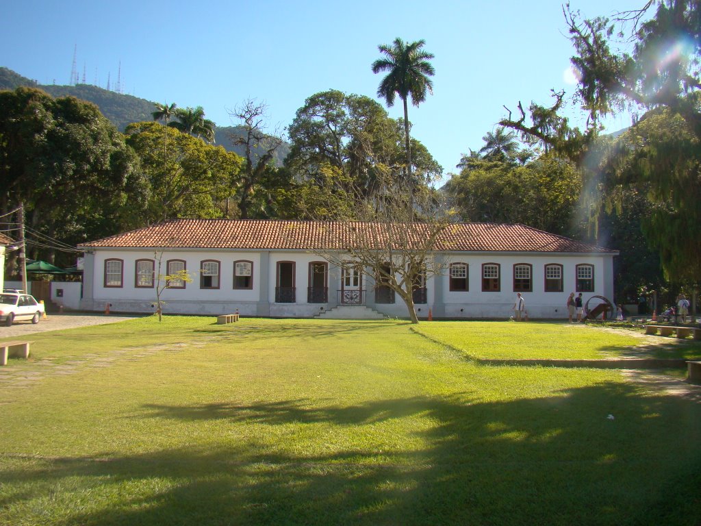 Casa colonial no Jardim Botânico by Lucas Conrado