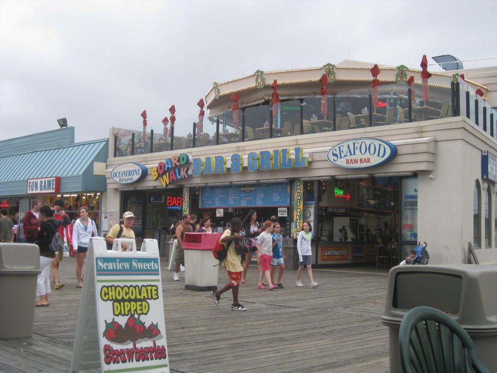 Boardwalk Bar & Grill by dsangiul