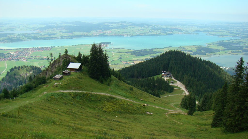 Rohrkopfhütte 1320m, auf dem Weg zum/vom Tegelberg. Im Hintergrund der Forggensee bei Füssen by soeben