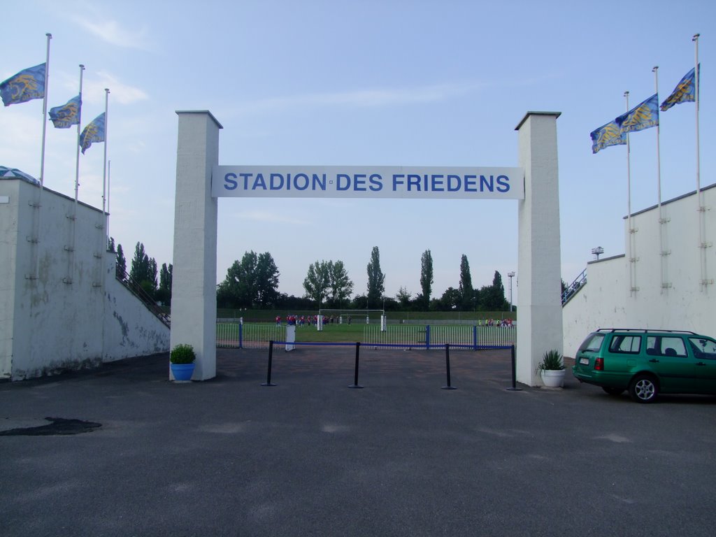 Stadion des Freidens Spielstätte von den Leipzig Lions (American Football) & der SG Motor Gohlis-Nord Leipzig (Fußball) by Fueloep