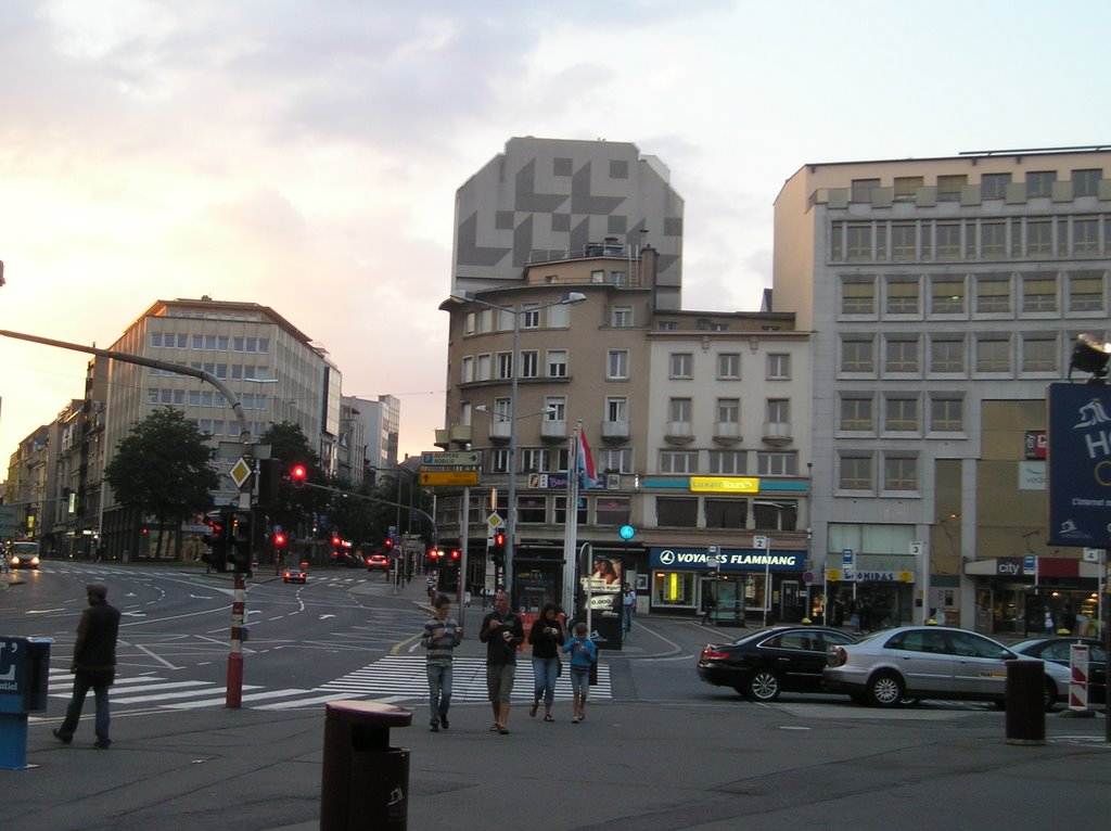 Luxemburg in der Nähe des Bahnhofes by Der weiße Wolf