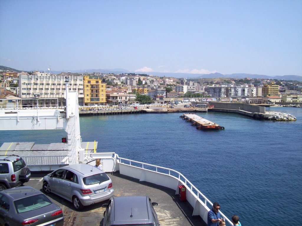 Reggio-Messina: porto, visto dal traghetto by Fiorenzo Dellutri