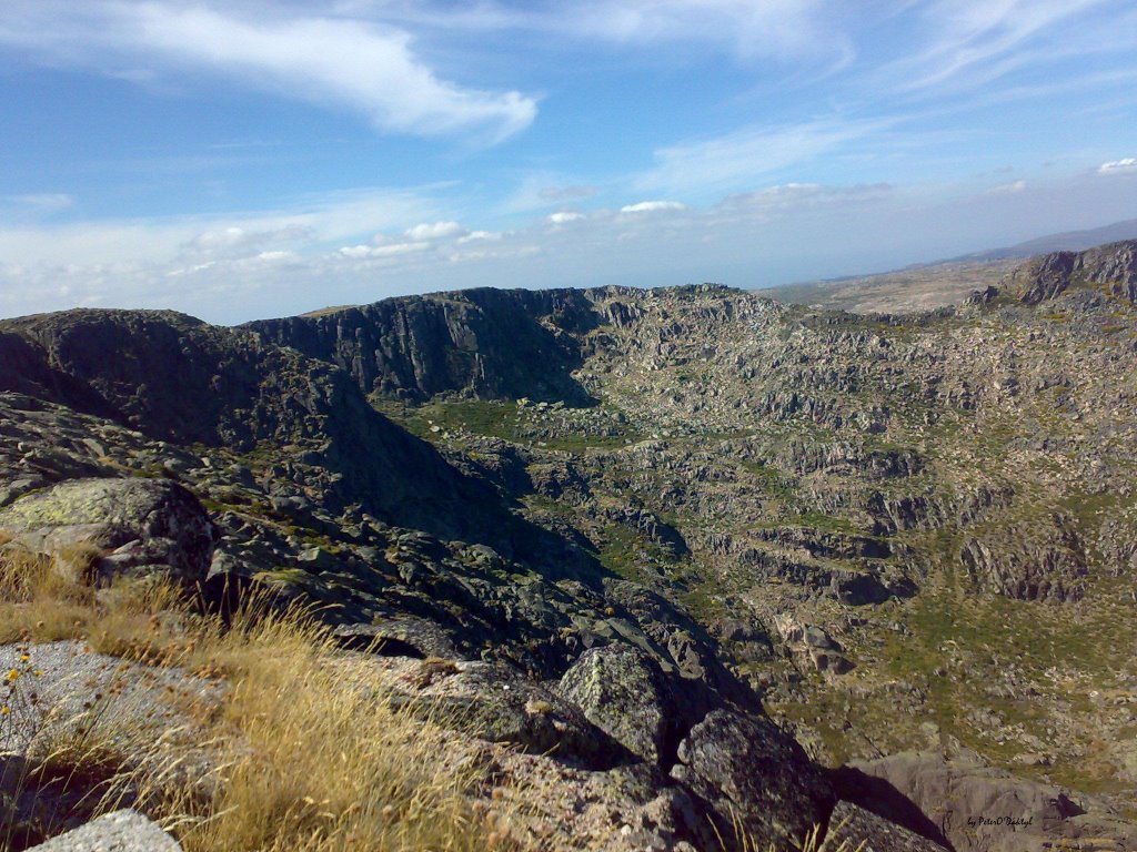 Serra da Estrela Valley by Peterodaktyl