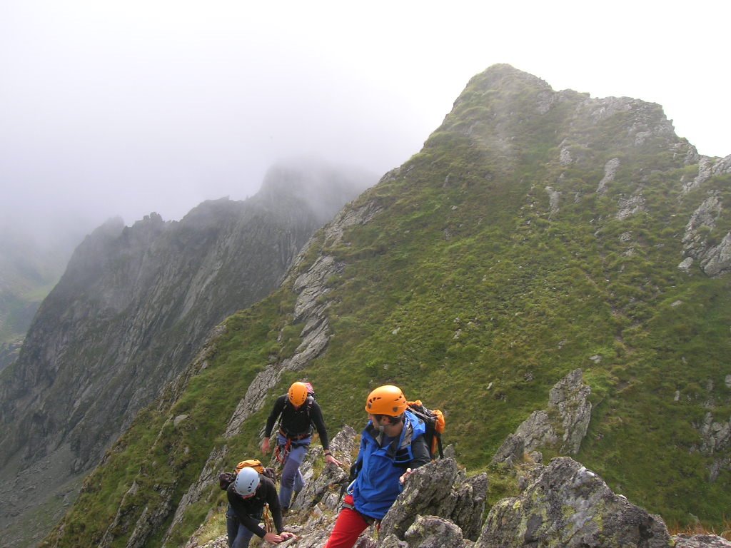 PE CREASTA VARTOPEL NE INTALNIM CU NISTE BAIETI DIN RASNOV-FAGARAS 2009 by pontica