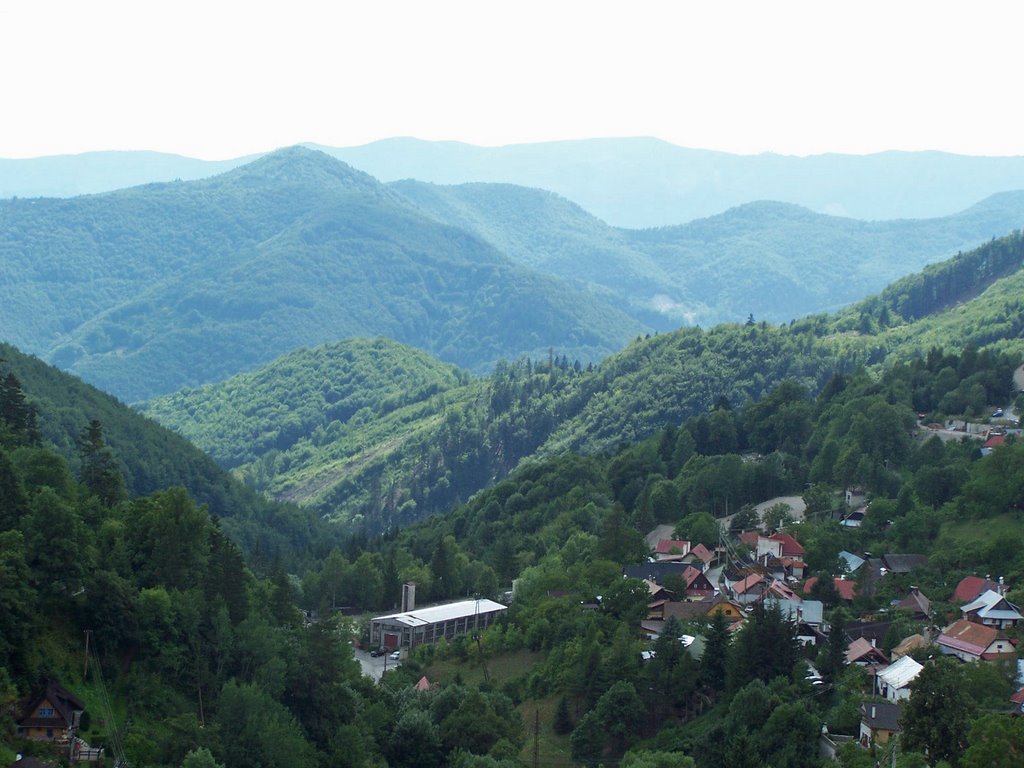 Výhľad na Španiu Dolinu z baníckej haldy by Bibiana Papp