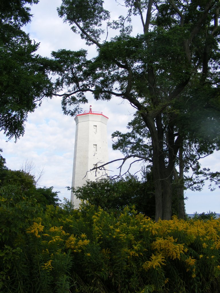 Presqu'ile Lighthouse by hbakewell