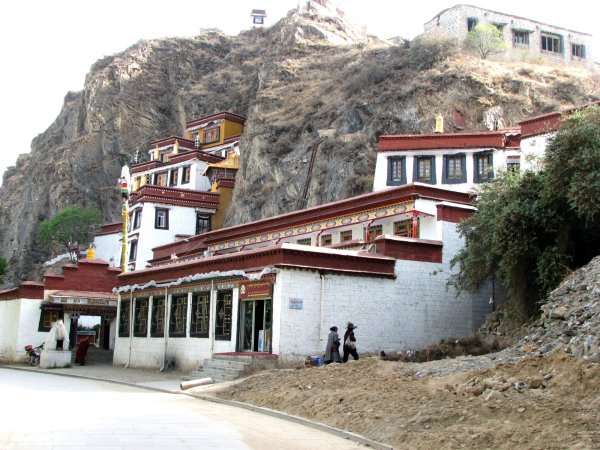 Lhasa, Palhalupuk-Tempel by Dieter Möller