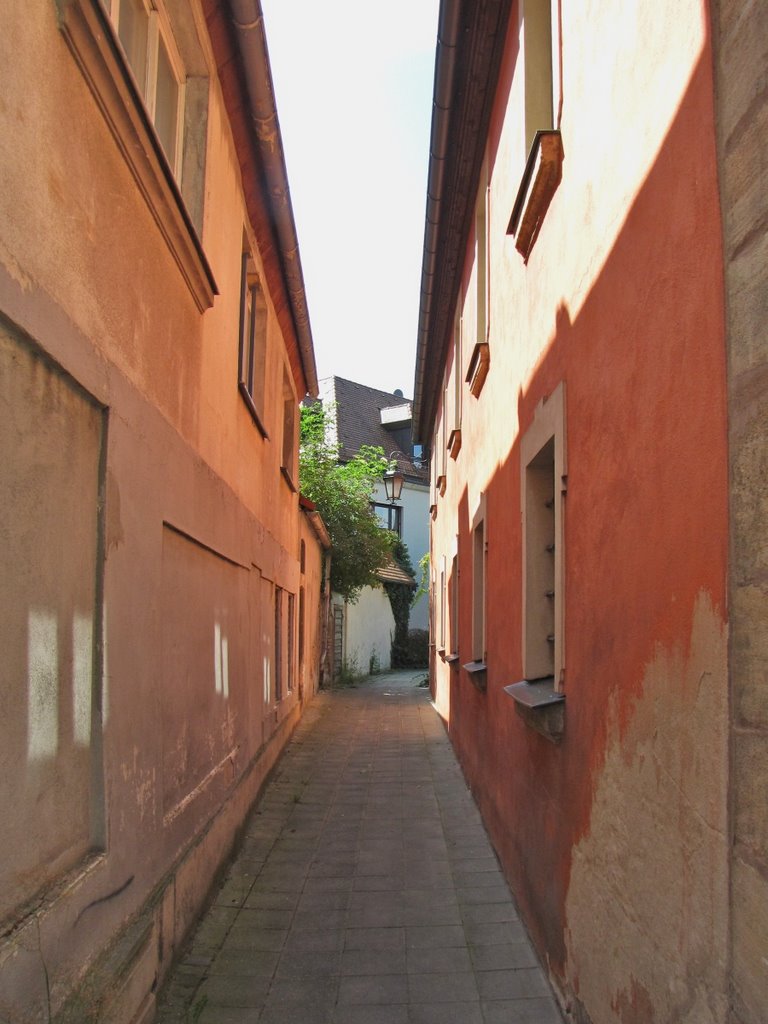 Roth - Eine schmale Gasse by Rudolf Henkel