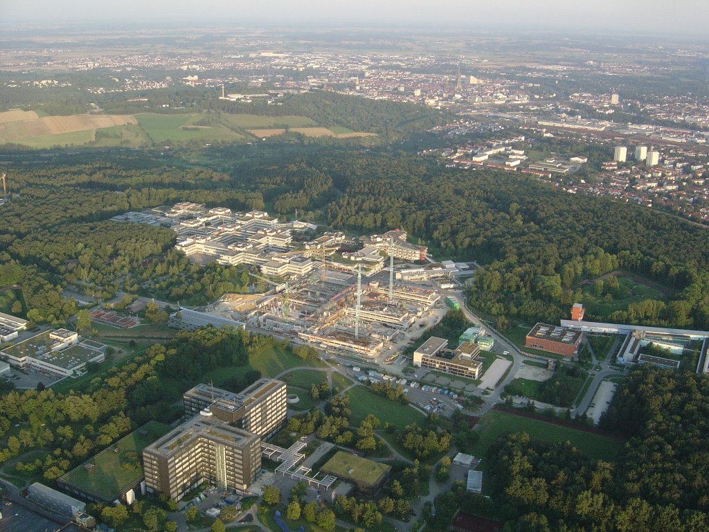 Uniklinik Ulm, aufgenommen aus einem Gyrocopter (www.gyrocopter-stuttgart.de) by Pascal Bouygues