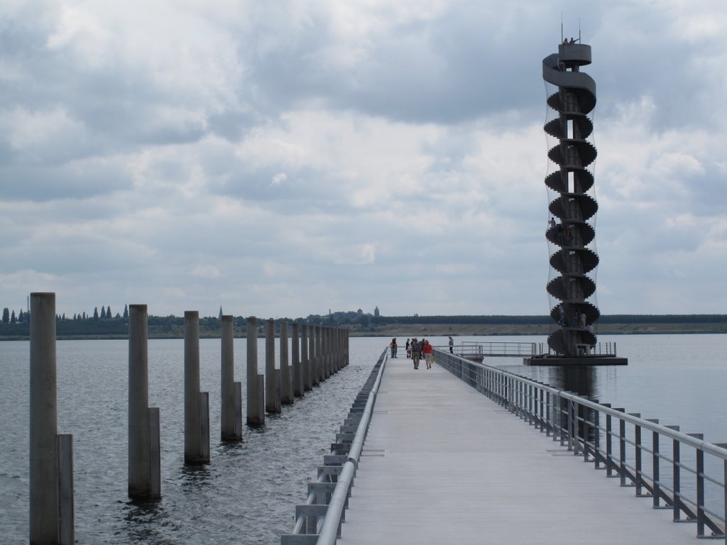 Goitsche - Pegelturm und Seebrücke by Sven-Michael Lingsmi…