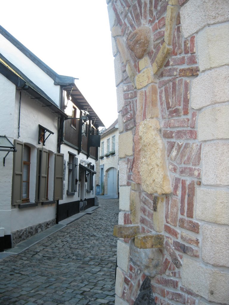 Sahara Art Stones - decoration on house by Mario De Weerd