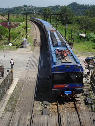 TUE Série 2100 chegando na estação de Rio Grande da Serra, SP by Andrei Burilli