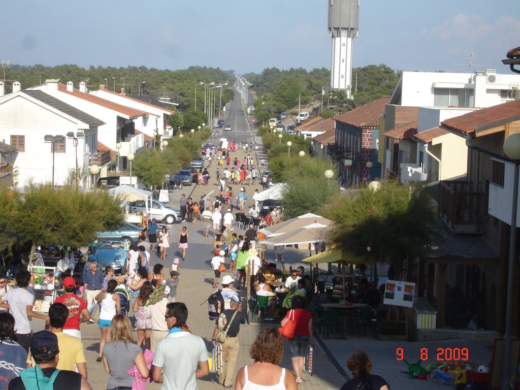 Avenida do Pescadores com veraneantes by majosilveiro - João da mestra