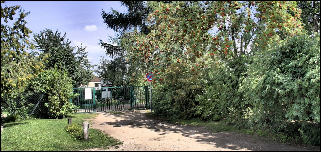 Das Tor 3 der Dauerkleingartenanlage "Pankeniederung" Berlin - Karow e. V. (seit 1975) by Ralf Pätzold, Berlin