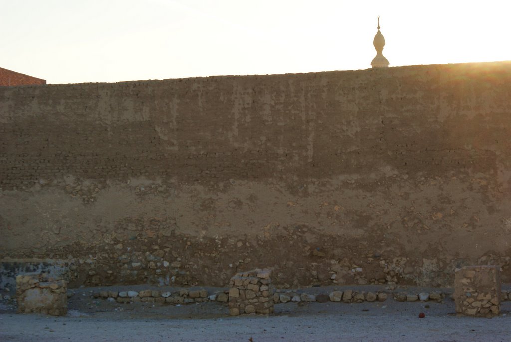 Wall and mosque by loooquito