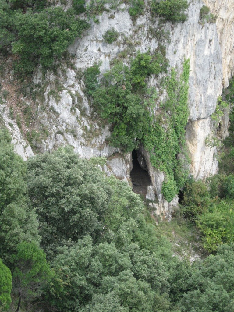 Cueva en los acantilados by molders