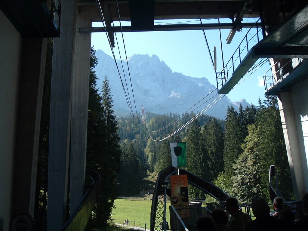 Blick auf Zugspitze von Talstation aus by FE-83