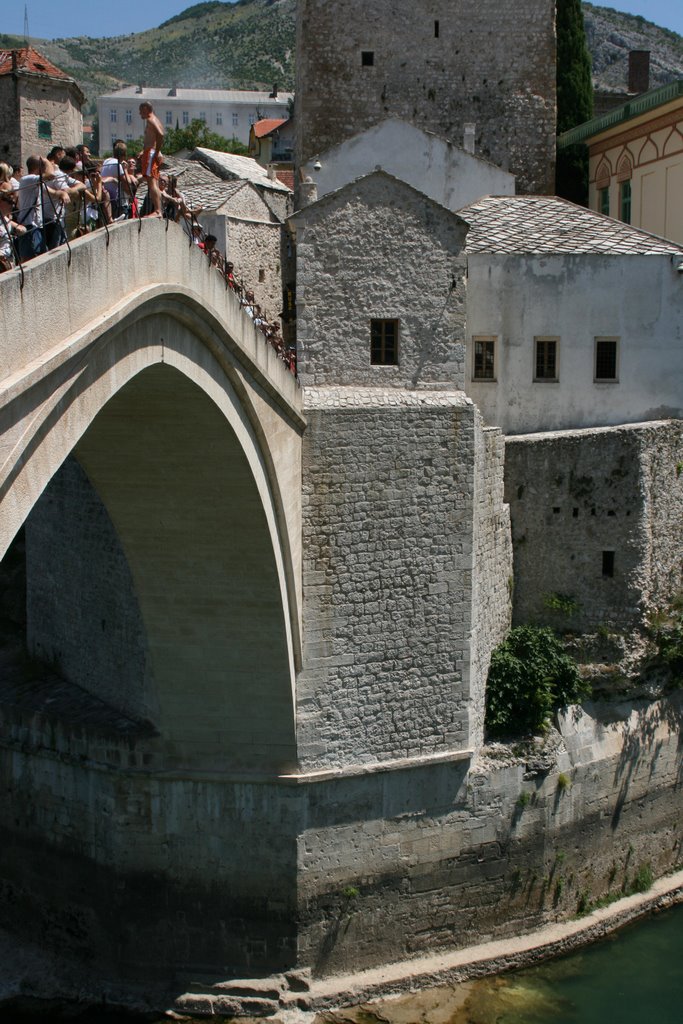 Mostar bridge jumps by Adnan Kapidzic