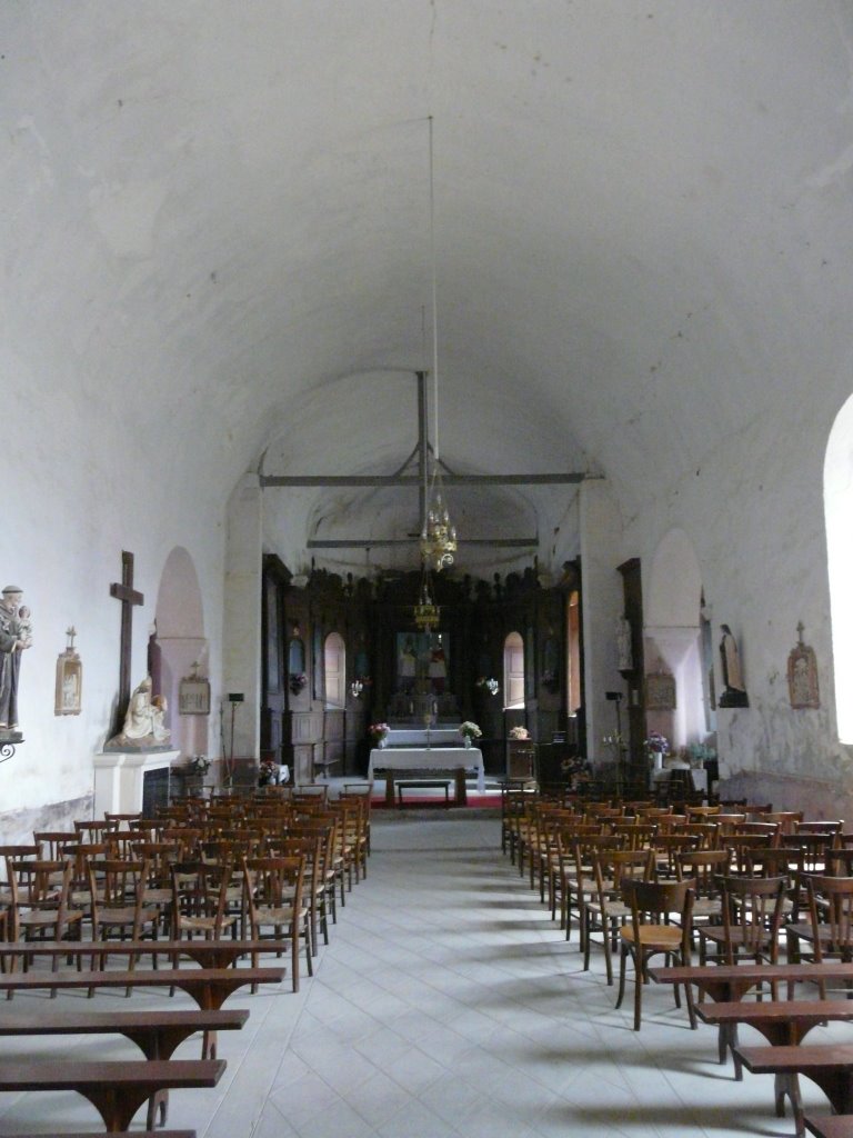 L'église (intérieur) de Boussac-Bourg, Creuse, France by David Jimmink