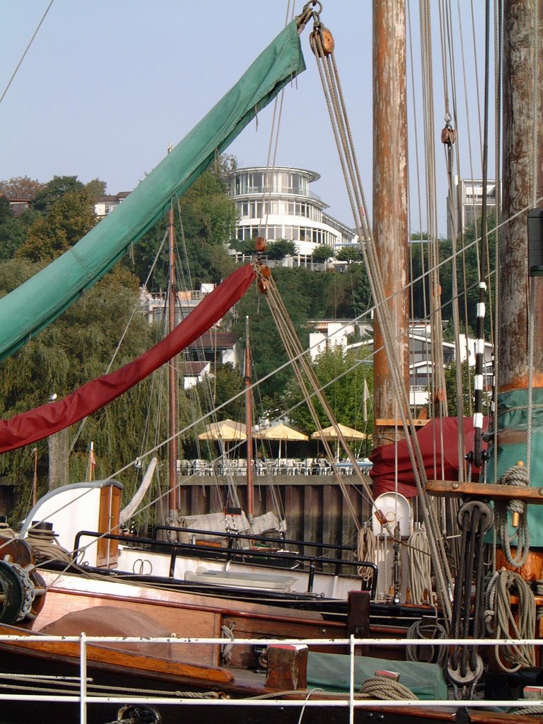 Museumshafen; Hamburg by Jürgen Herrmann