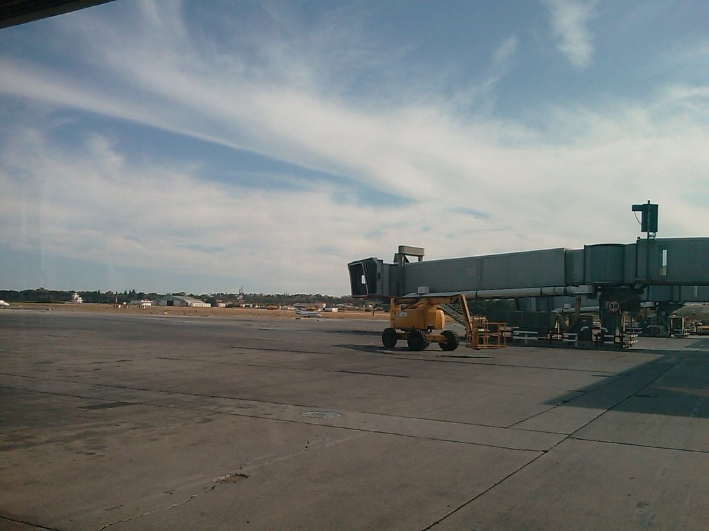 090809 Aeropuerto de Málaga AGP 03 by Tartanero O