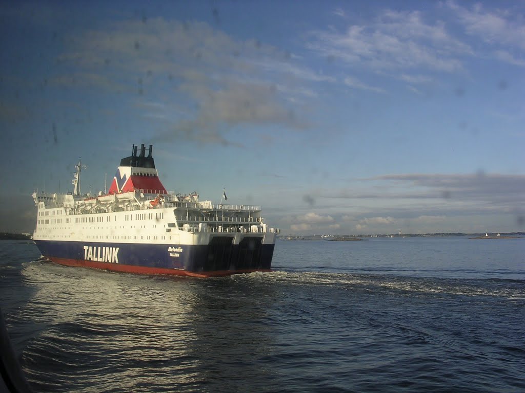 Tallink Meloodia going to the Port of Helsinki by Aulo Aasmaa